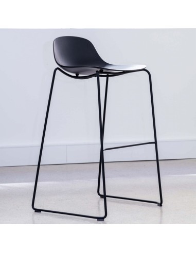Tabouret de bar Pure Loop Mini Rod en intérieur, coque noire et piètement traîneau noir