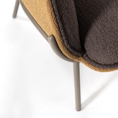 Fauteuil lounge Bombom 4 pieds en tissu bleu foncé et structure noire – design contemporain