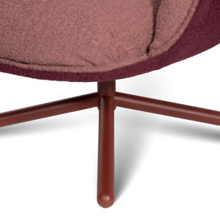 Zoom sur base fixe 4 branches rouge oxide du fauteuil design Bombom