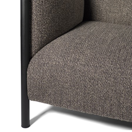 Zoom sur le tissu texturé du fauteuil Waffle One – rembourrage moelleux et piètement en acier noir
