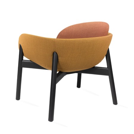 Fauteuil orange confortable pour accueil et réunion - pieds en bois modèle PEB dossier bas