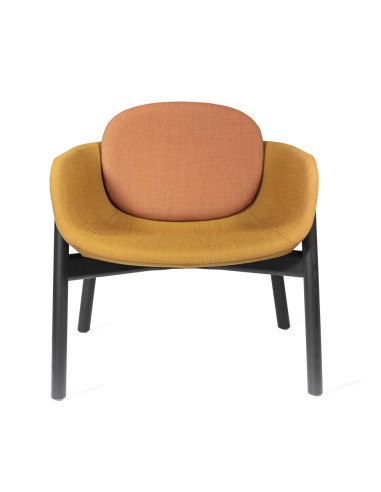 fauteuil Peb dossier bas, assise moutarde et dossier orange, structure bois foncé