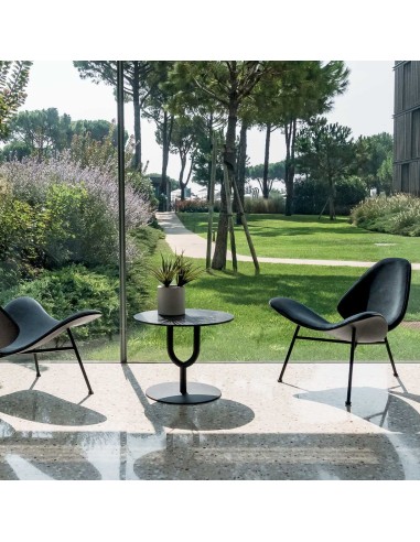 Chaise lounge KRAM recouverte de tissue en terrasse lumineux et raffiné