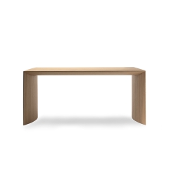 Vue frontale du banc Museum 2 Seats – finition en chêne naturel
