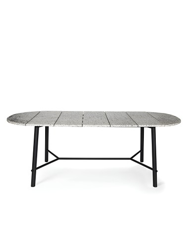Table ovale extérieure avec plateau en fibre de verre recyclée et pieds noirs – Record Living
