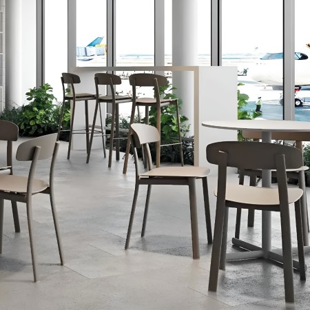 Chaise empilable en plastique et métal pour intérieur – Feluca Pop salle de pause, réception