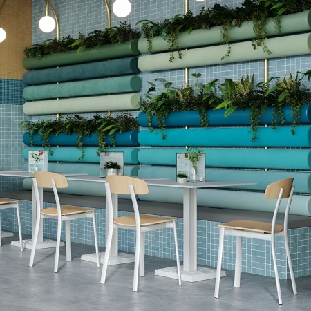 Chaise design en bois frêne et métal – modèle Feluca 4 pieds en salle de pause moderne