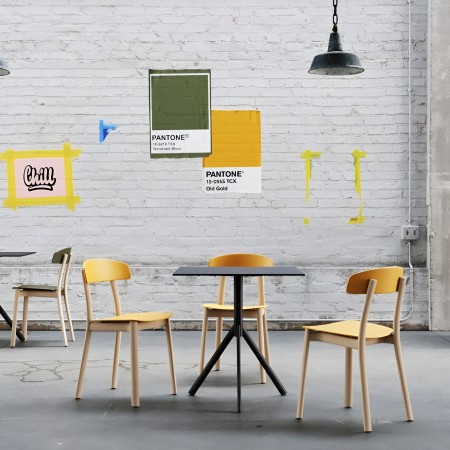 Chaise Feluca Organic avec assise jaune et structure en bois de frêne - moderne et pratique