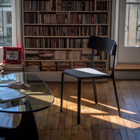 Ruelle – Chaise élégante pour restaurant, combinant bois, tissu et structure métallique résistante 2