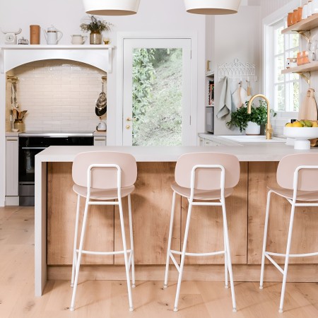 Tabouret de cuisine Tondina Pop rose en plastique et pieds en acier blanc - îlot lumineux et moderne