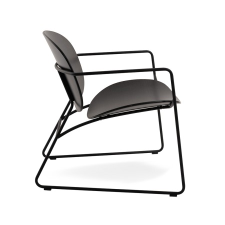Profil du fauteuil lounge Tondina bois noir avec accoudoirs fins en métal - coin lecture, pause