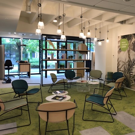 Tondina – Chaise lounge avec assise en bois recouverte de tissu et structure en métal, parfaite pour un espace détente élégant 2