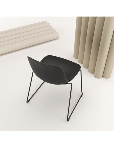 Chaise Pure Loop Mono pieds luge pour îlot de cuisine en plastique noir et acier