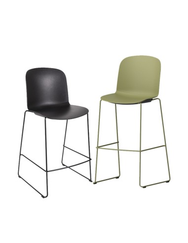 Tabouret de cuisine Relief traîneau avec coque plastique noir et verte comparaison de taille