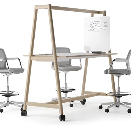 Table mobile NOVA Wood avec tableau blanc et tabourets hauts sur roulettes