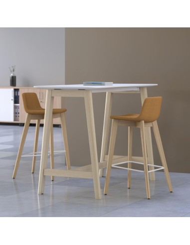 Table NOVA Wood dans un espace lounge moderne