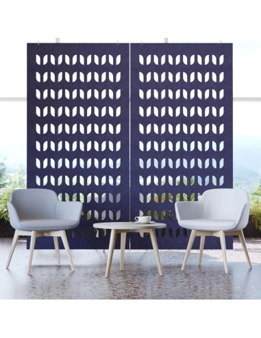 Table basse ronde bois clair avec 2 fauteuils gris clair ambiance moderne Nova Wood