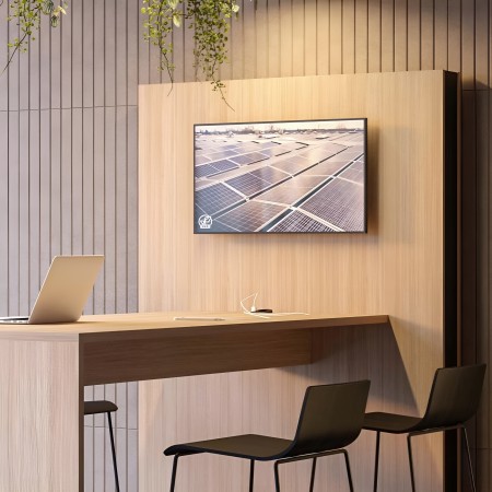 Table haute avec écran intégré et tabourets design pour réunion informelle MEDIA