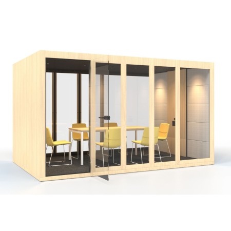 Cabine acoustique vitrée en bois clair avec murs latéraux bleus et grande table centrale