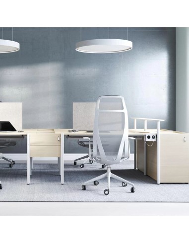 D-CHAIR gris clair avec dossier haut en open space moderne