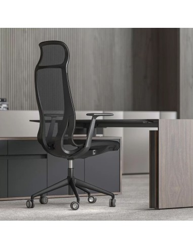 Fauteuil D-CHAIR Direction noir, accoudoirs fixes, dans bureau bois sombre