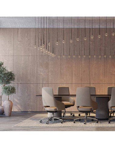 Chaises Sandie dossier haut autour d’une grande table de conférence