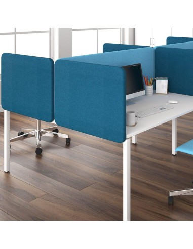 Cloison acoustique latérale TOP 530 bleu pour bureau L. dans un bureau à Fribourg.