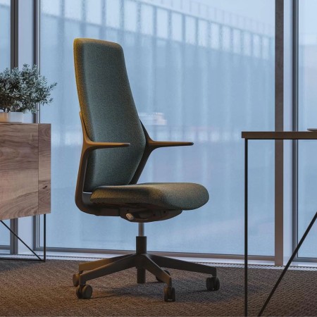 Chaise OFY sur fond blancs 2