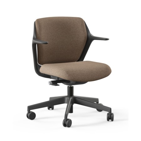 Chaise de bureau marron avec accoudoirs