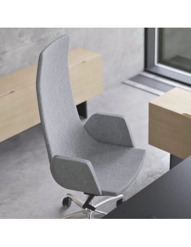 Chaise de direction North Cape en situation – dossier haut et accoudoirs tissu sur roulettes