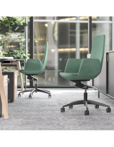 Chaise de bureau North Cape en tissu vert et gris, avec accoudoirs rembourrés et piètement 5 branches sur roulettes. Idéale pour