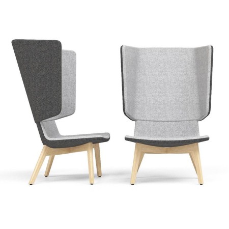 Deux fauteuils lounge TWIST&SIT en bois clair et foncé côte à côte