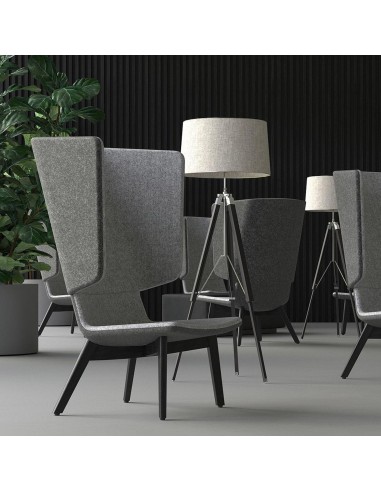 Fauteuil TWIST&SIT avec piètement noir dans un coin lecture cosy