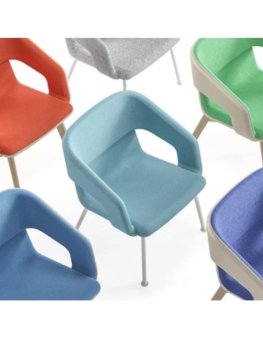 Chaises lounges dossiers bas rembourrées alignées en différents coloris – TWIST&SIT Soft