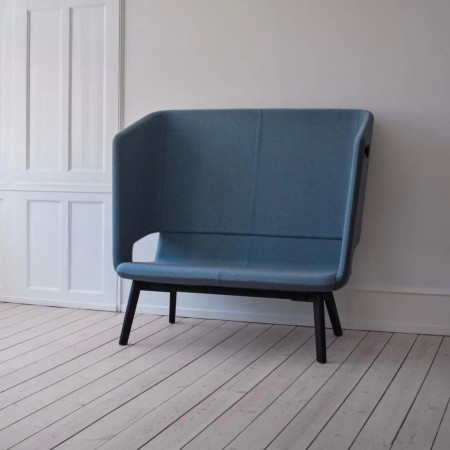 Canapé TWIST&SIT Soft bleu marine dossier haut avec piètement bois foncé