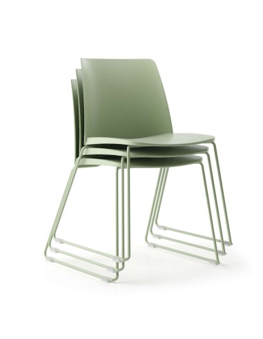 Chaises empilées piètement luge – Polytone L