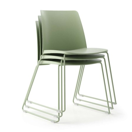 Chaises empilées piètement luge – Polytone L