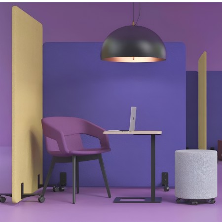 Cloisons acoustiques mobiles violettes et jaunes pour open space design