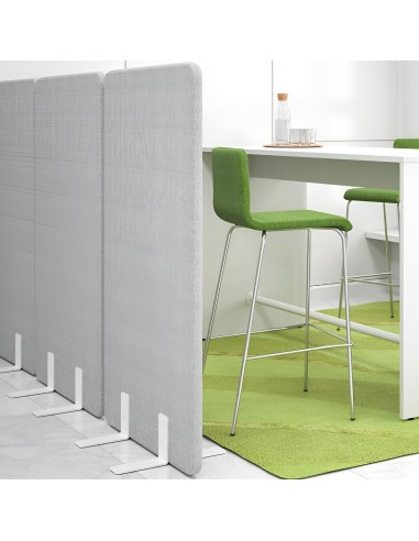 Panneaux acoustiques sur pied connectés par pièces métalliques – configuration modulaire