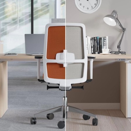 Chaise de bureau SURF avec dossier ergonomique en maille et assise orange ou blanche