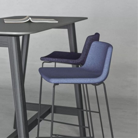 	Tabouret confort 740 mm TWIST&SIT – idéal pour réunions informelles ou coins repas modernes.