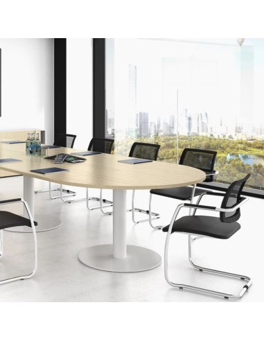 Table en bois avec chaises noires GAMA