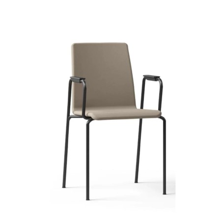 Chaises de réunion avec accoudoirs autour d'une table beige – Moon