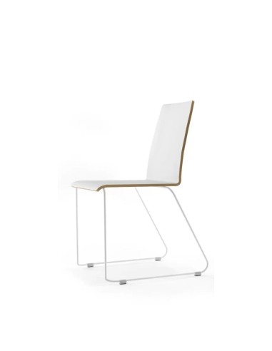 Profil de la chaise visiteur Moon Wood avec base blanche minimaliste – Moon Wood