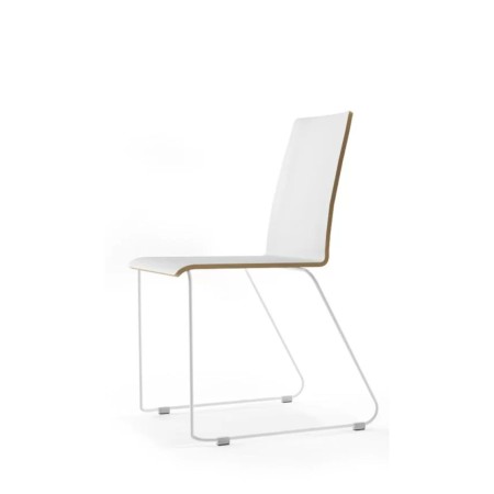 Profil de la chaise visiteur Moon Wood avec base blanche minimaliste – Moon Wood