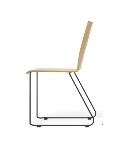 Vue latérale du modèle Moon Wood, structure fine et dossier en bois – Moon Wood