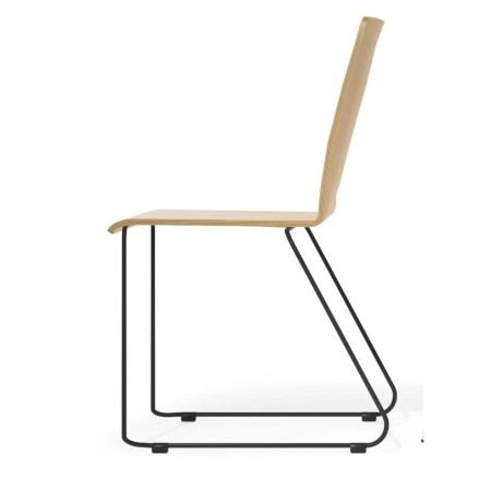 Vue latérale du modèle Moon Wood, structure fine et dossier en bois – Moon Wood