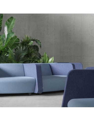 Système modulaire avec sièges bleus claires et bleus foncés 