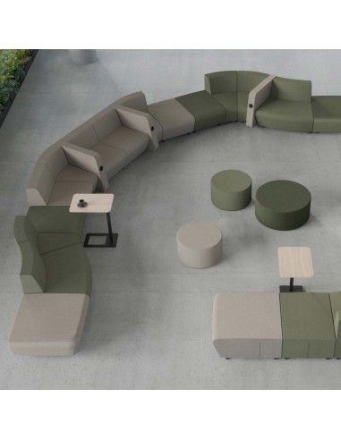 Canapés verts et beiges en système modulaire arrondi