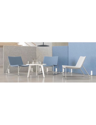 Terrasse aménagée avec fauteuils lounge Vegas et tables assorties – Vegas